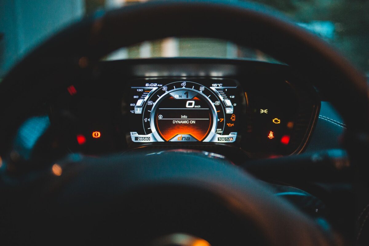 voyant moteur orange agir sous km
